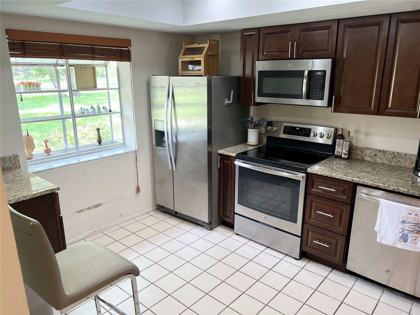 2297 LARK CIRCLE E, #C, Palm Harbor, FL 34684