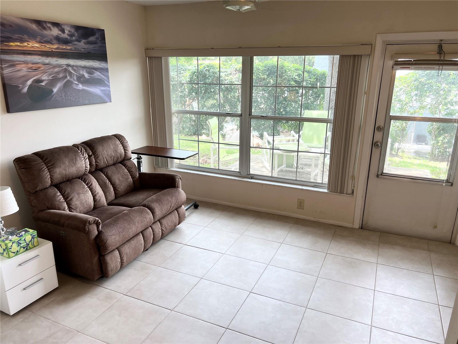 2297 LARK CIRCLE E, #C, Palm Harbor, FL 34684