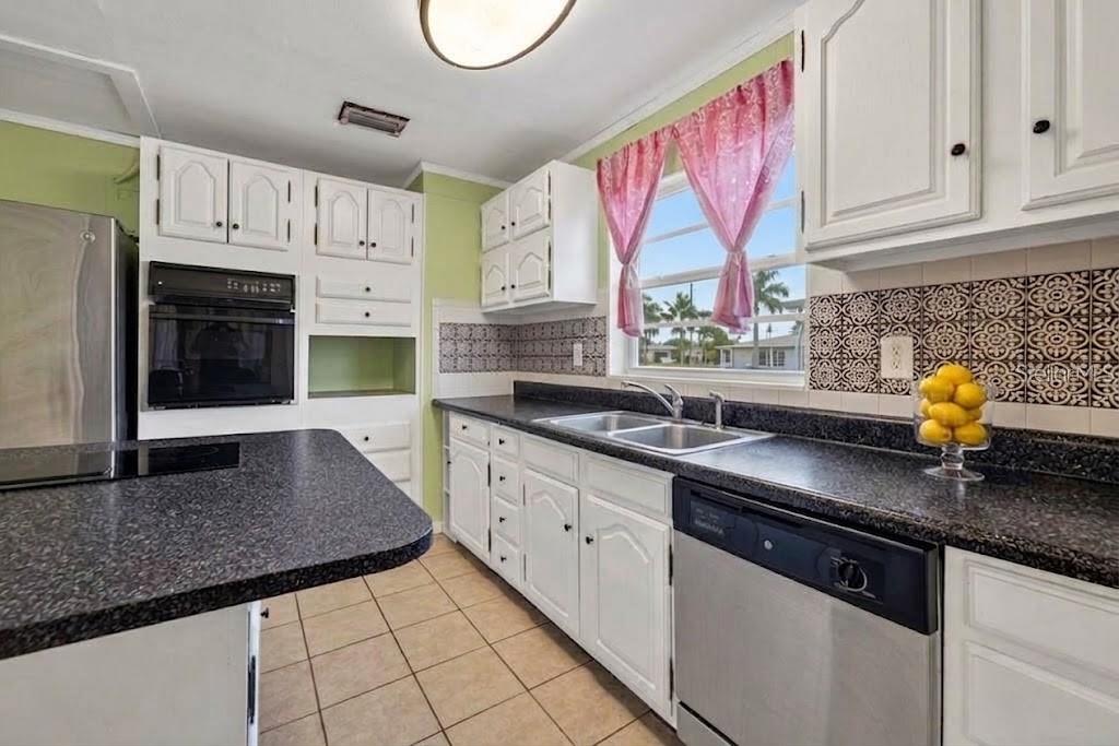 701 FISH LIPS LANE, Ruskin, FL 33570