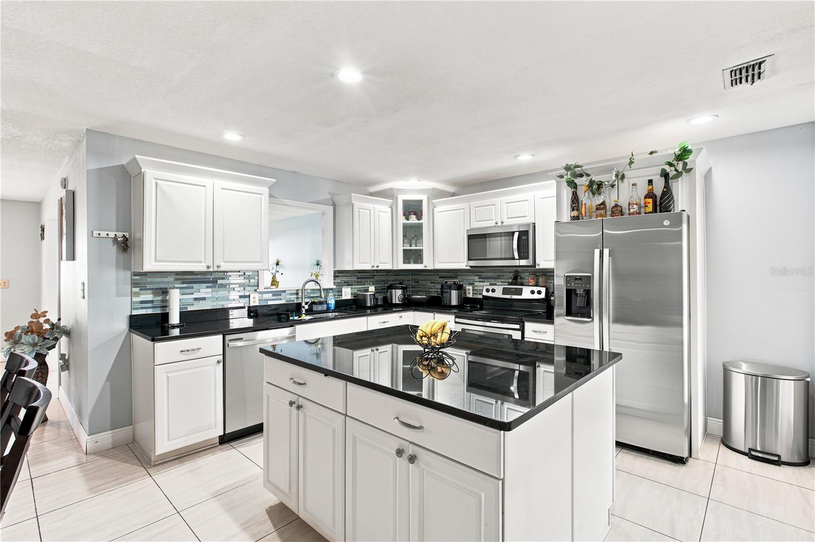 6513 N MANHATTAN AVENUE, Tampa, FL 33614