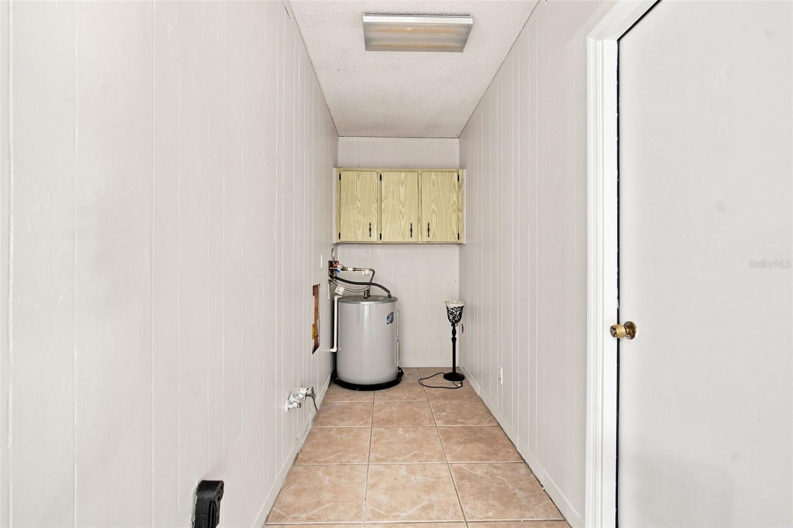 2705 SILVER LAKE AVENUE, Tampa, FL 33614