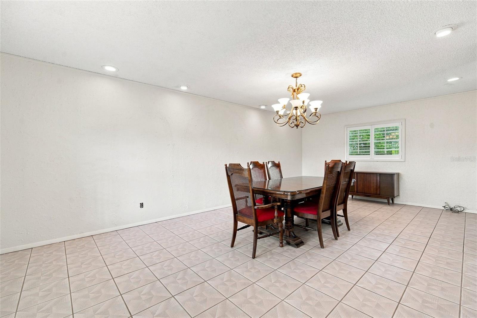 2705 SILVER LAKE AVENUE, Tampa, FL 33614