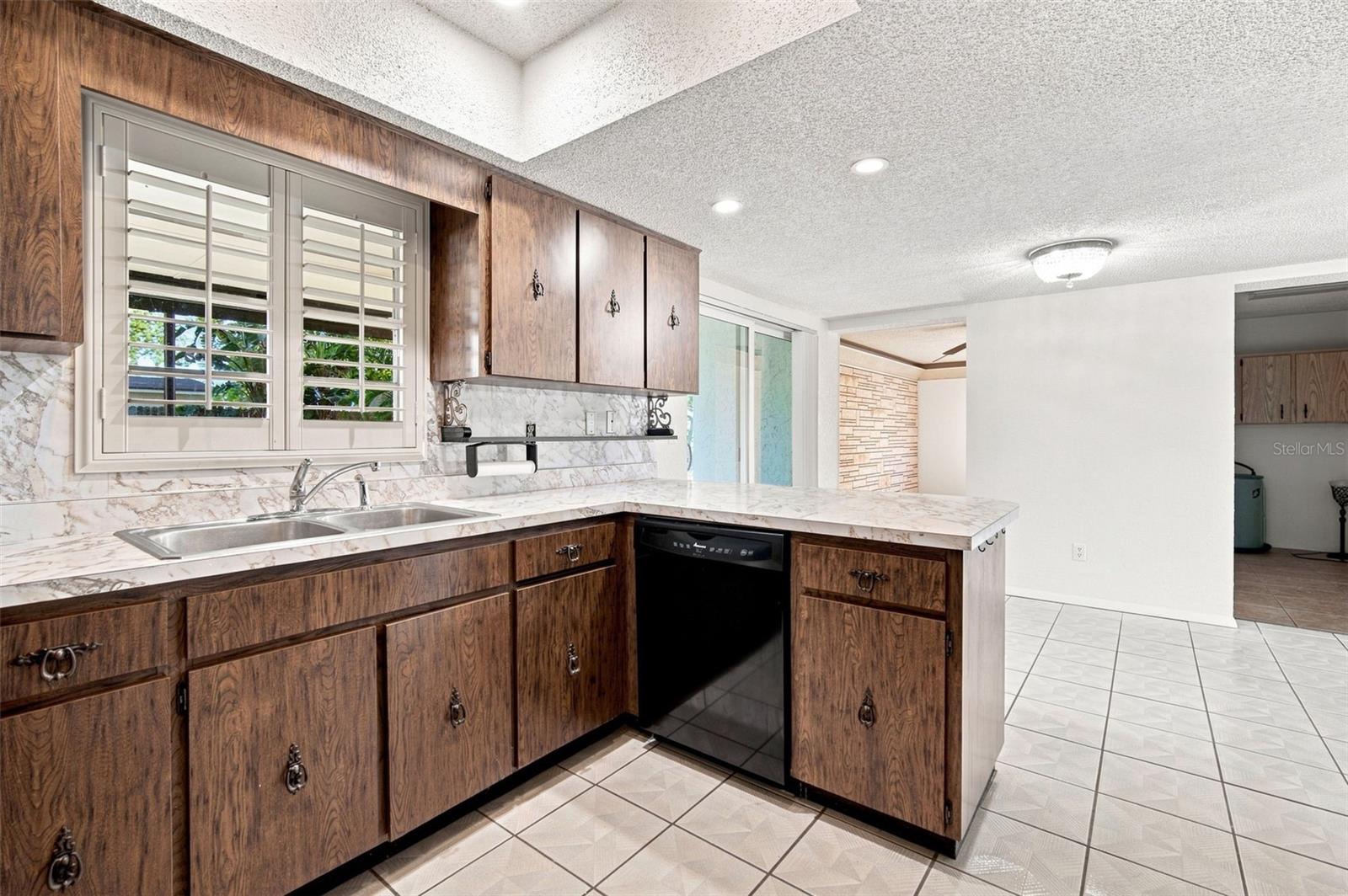 2705 SILVER LAKE AVENUE, Tampa, FL 33614