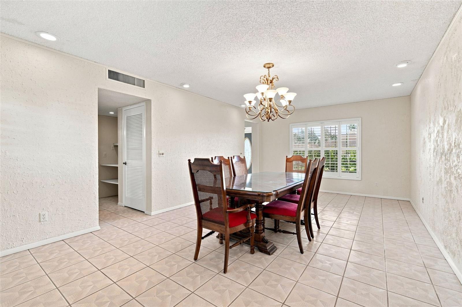 2705 SILVER LAKE AVENUE, Tampa, FL 33614