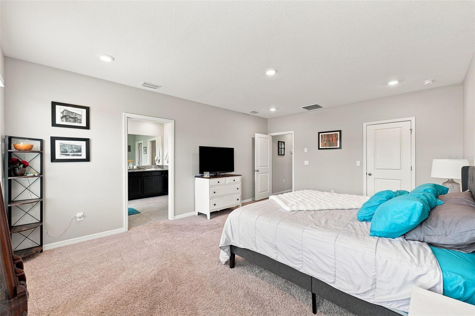 8673 BOWER BASS CIRCLE, Wesley Chapel, FL 33545