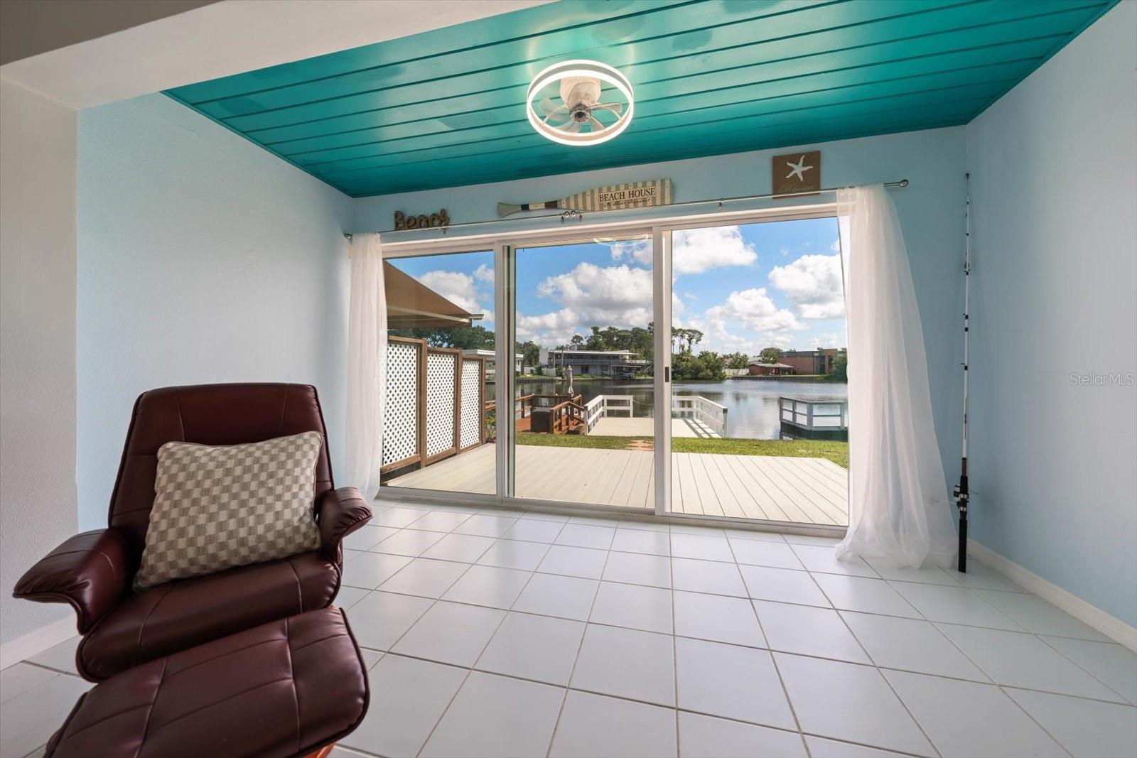 599 WESTWINDS DRIVE, #9, Palm Harbor, FL 34683