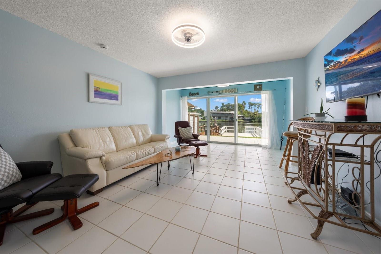 599 WESTWINDS DRIVE, #9, Palm Harbor, FL 34683