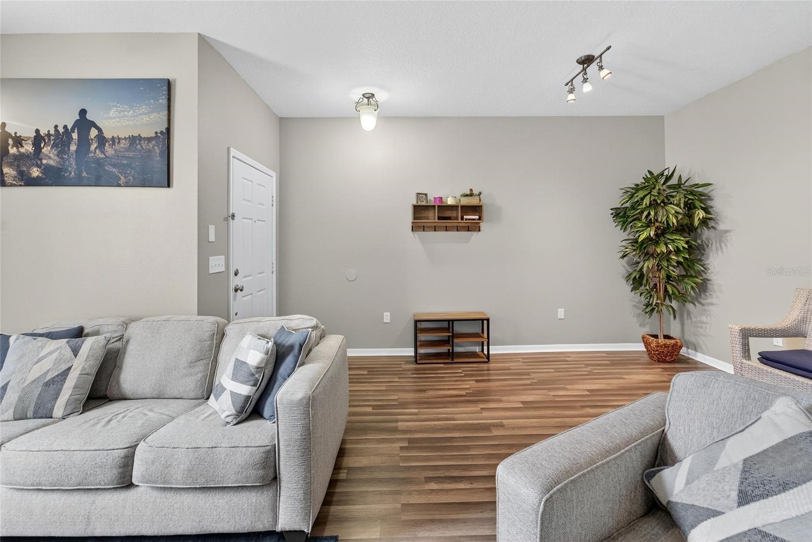 2052 GREENWOOD VALLEY DRIVE, Plant City, FL 33563 2052 GREENWOOD VALLEY DRIVE, Plant City, FL 33563