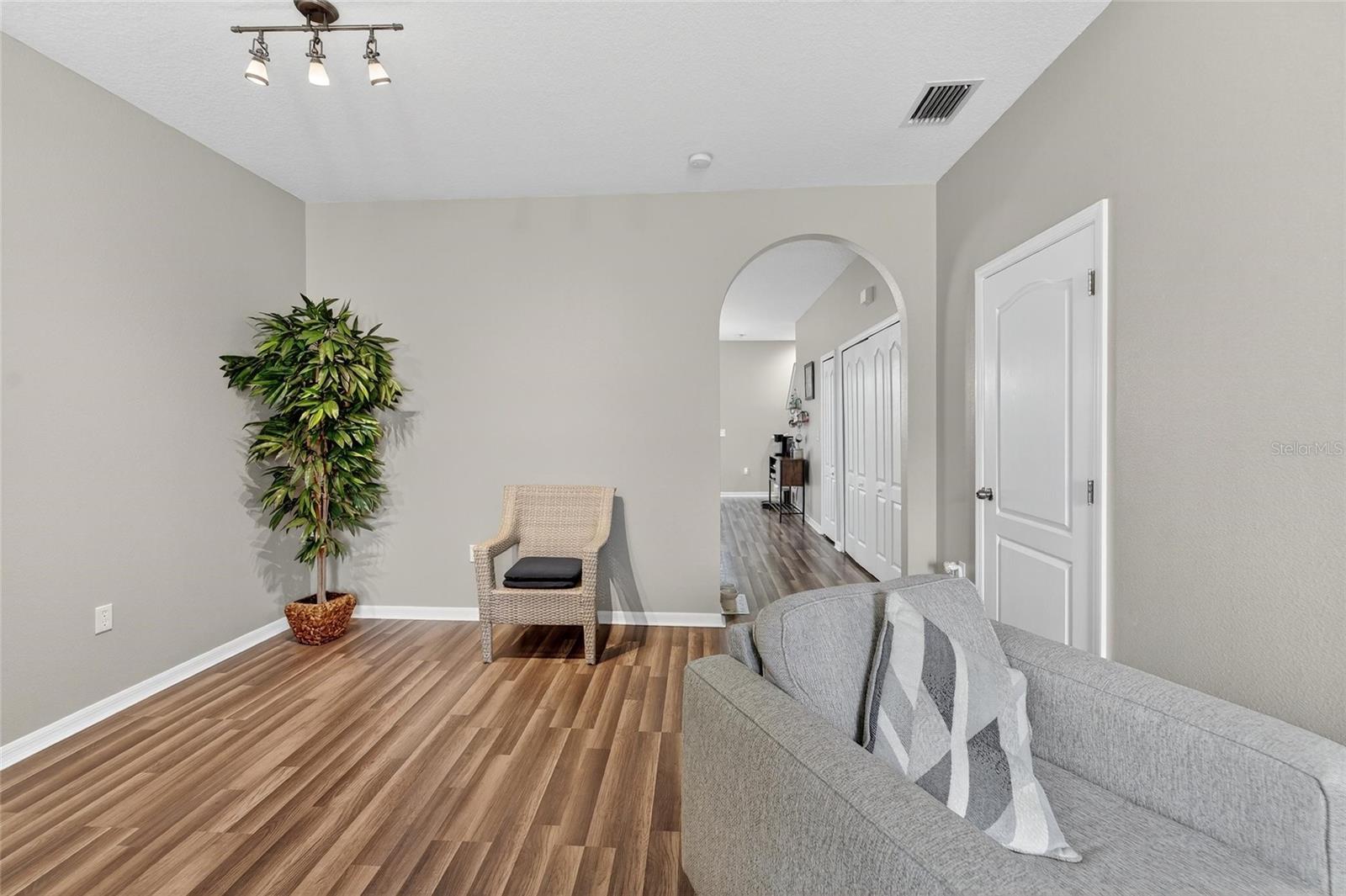 2052 GREENWOOD VALLEY DRIVE, Plant City, FL 33563 2052 GREENWOOD VALLEY DRIVE, Plant City, FL 33563