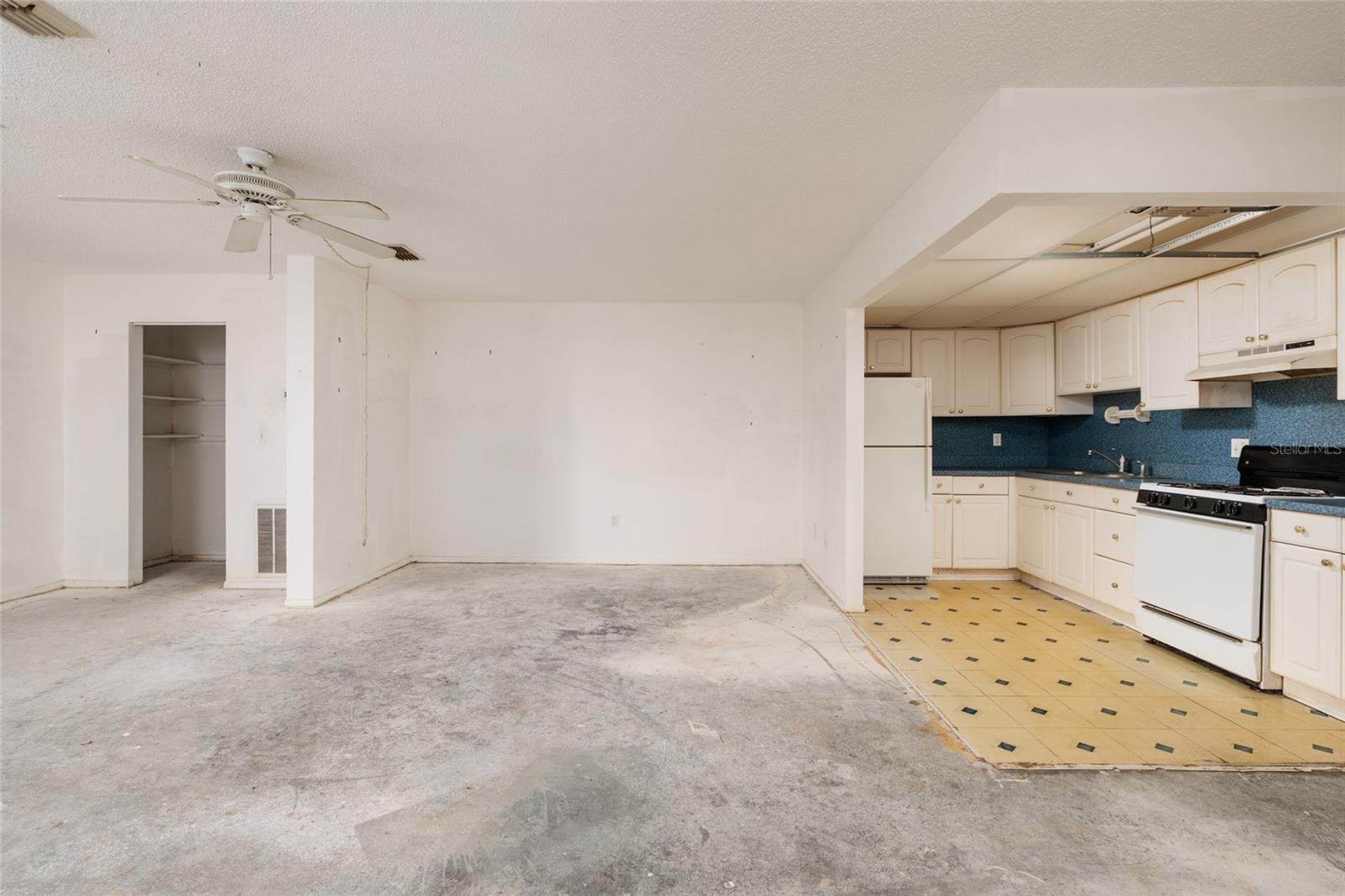 5980 TERRACE PARK DRIVE N, #208, St Petersburg, FL 33709