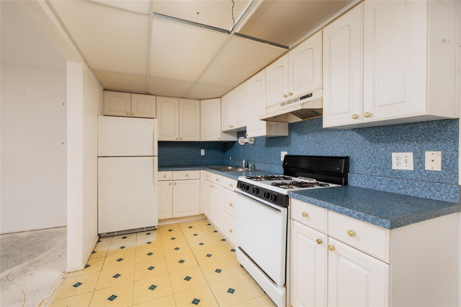 5980 TERRACE PARK DRIVE N, #208, St Petersburg, FL 33709