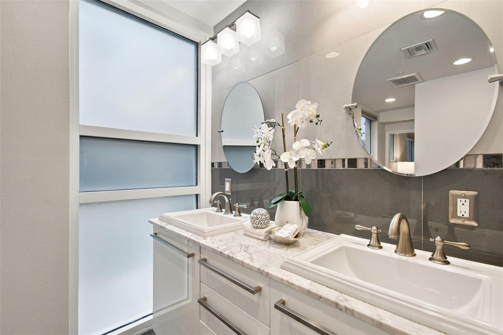 205 5TH AVENUE N, #201, St Petersburg, FL 33701