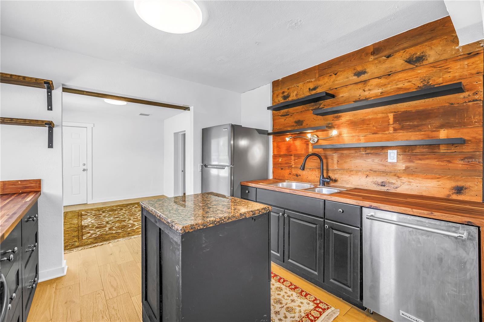 2000 27TH AVENUE N, St Petersburg, FL 33713