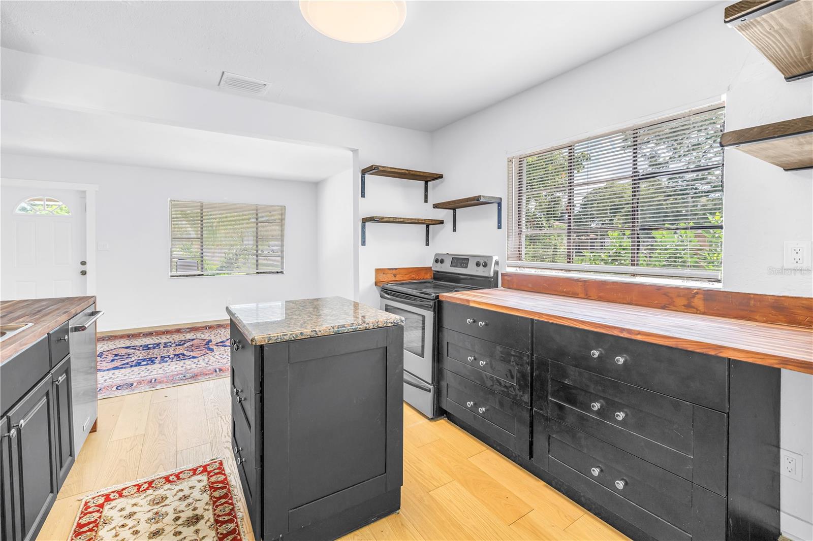 2000 27TH AVENUE N, St Petersburg, FL 33713