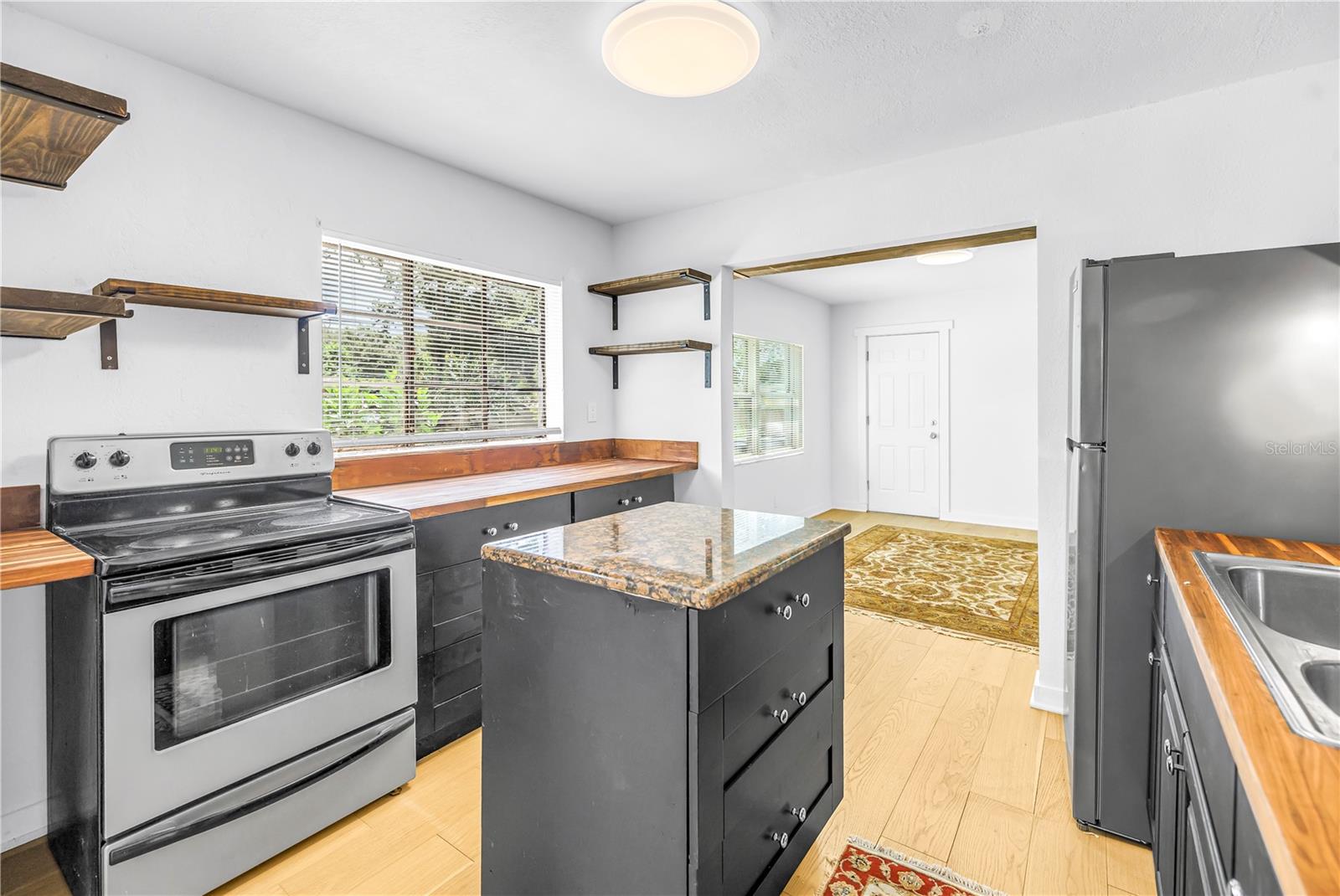 2000 27TH AVENUE N, St Petersburg, FL 33713