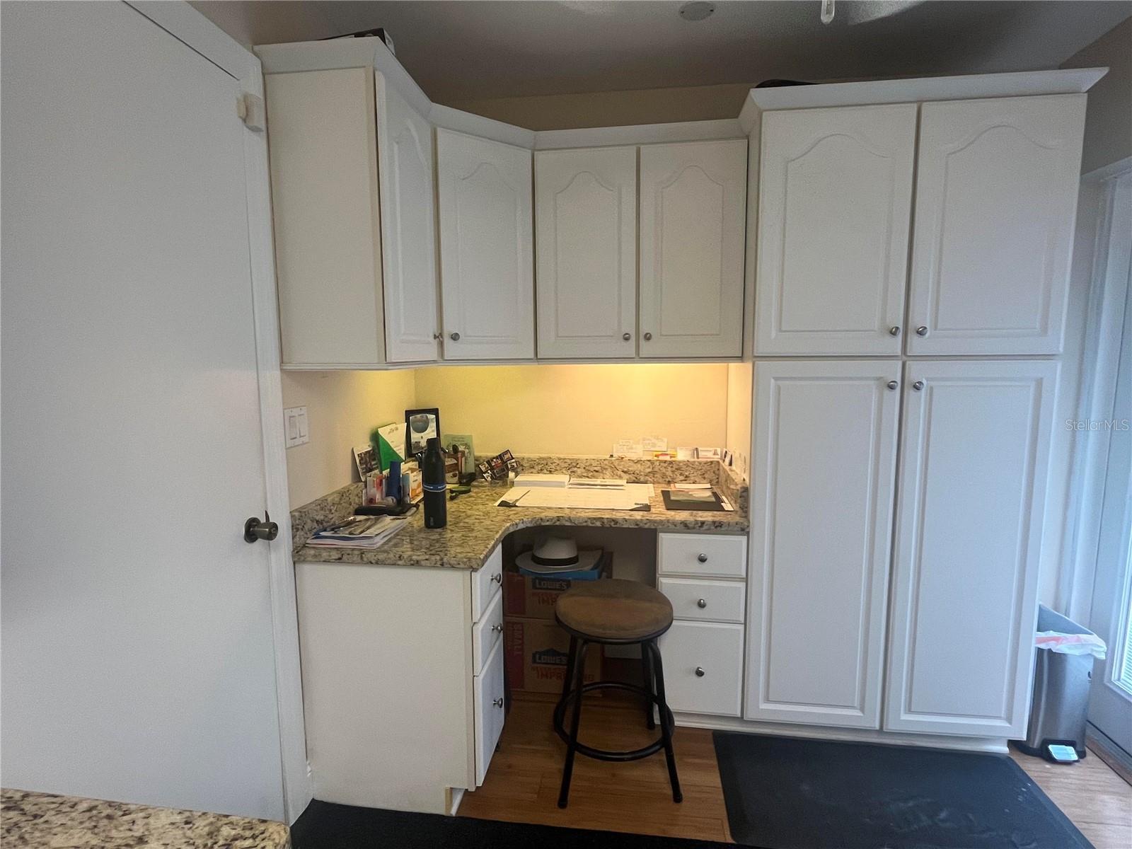 Kitchen w/built in desk and pantry