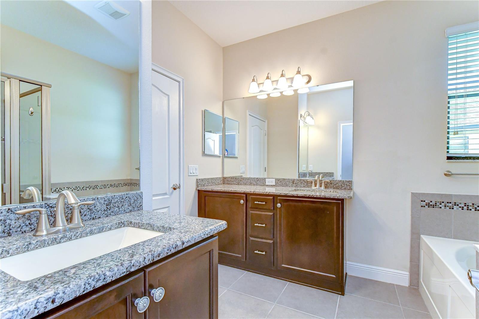 826 VINO VERDE CIRCLE, Brandon, FL 33511