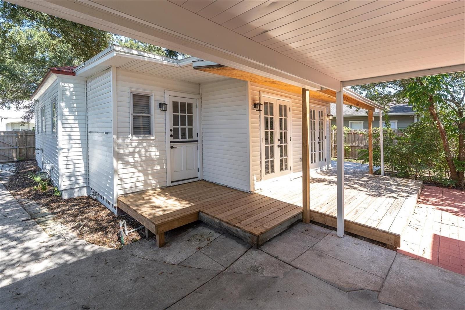 104 W LAMBRIGHT STREET, Tampa, FL 33604