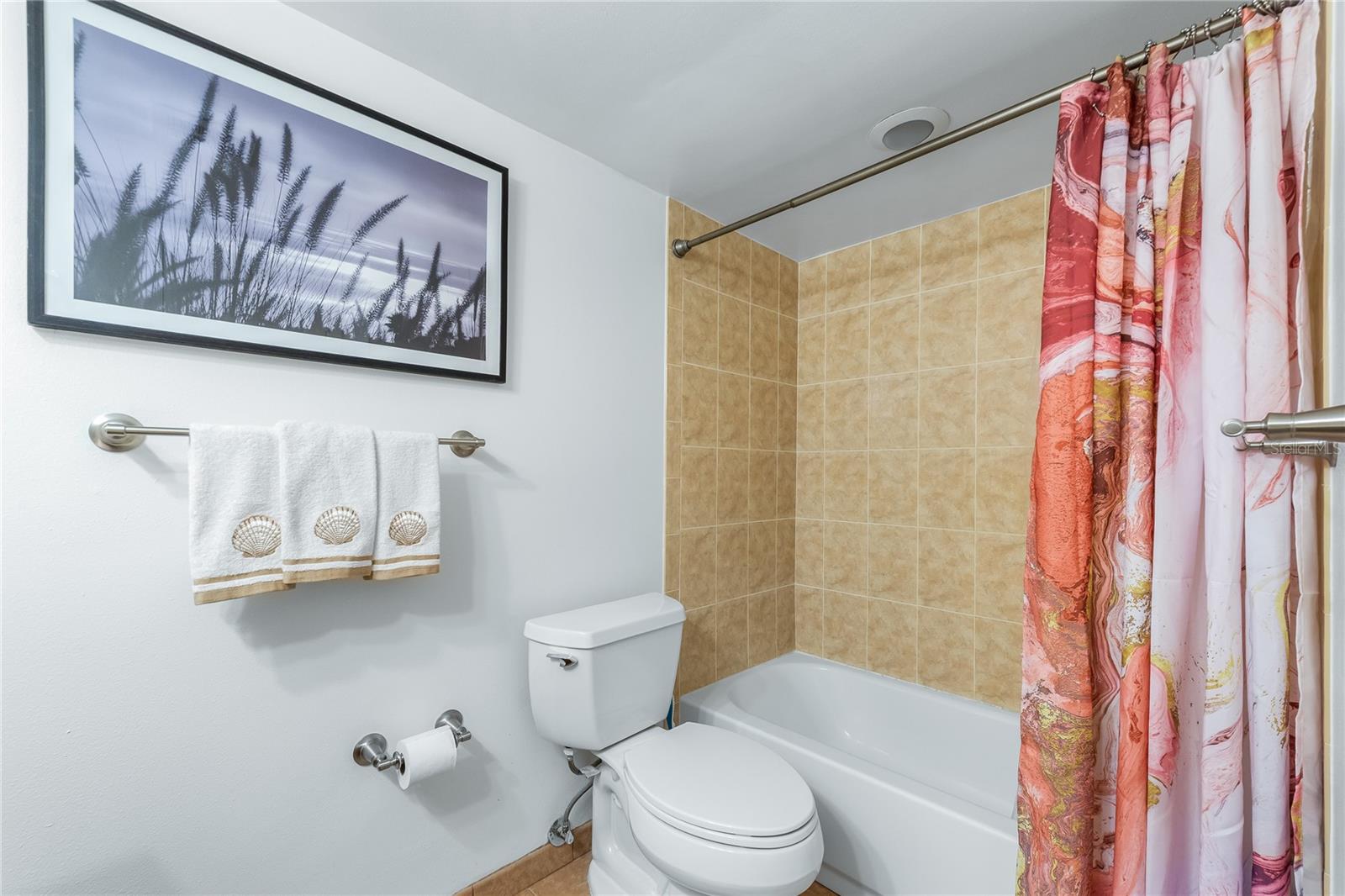 Shower/Tub combo!