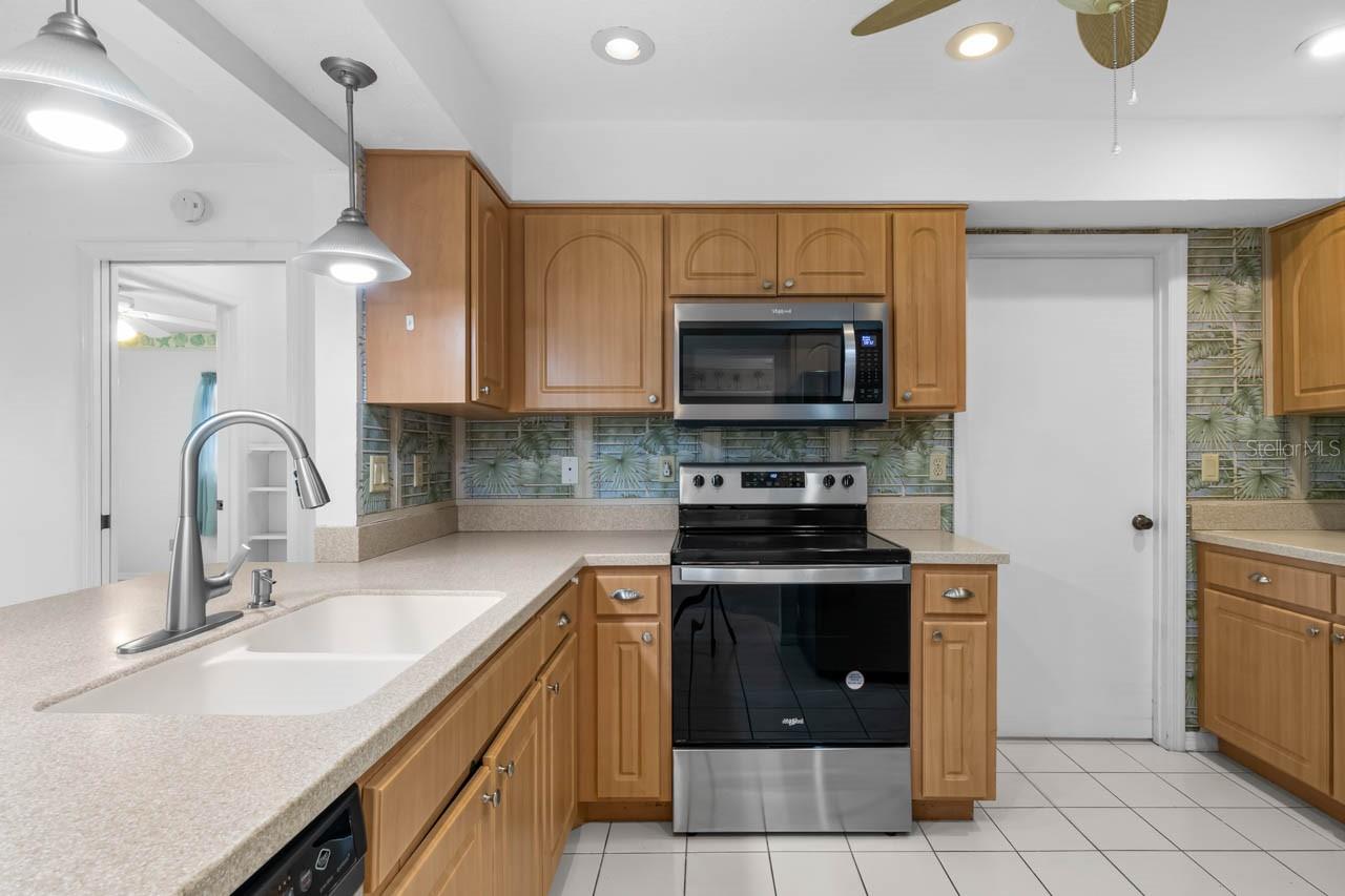 1001 ARDMORE WAY, Sun City Center, FL 33573