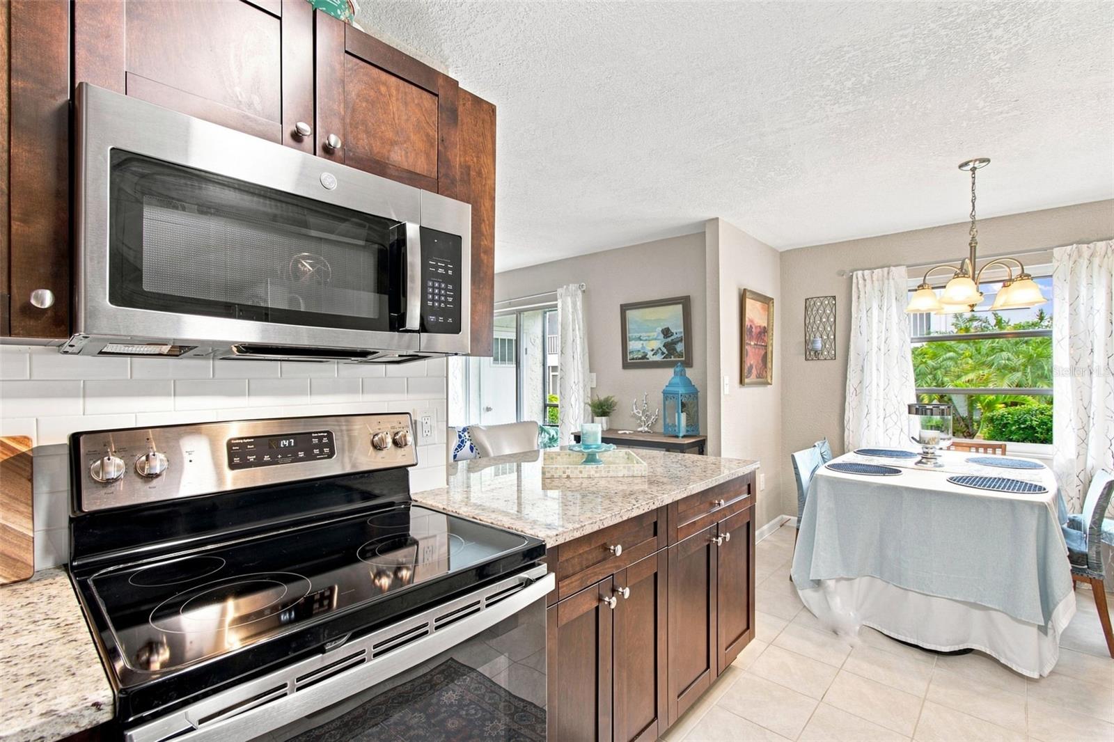 Kitchen & Dining Area