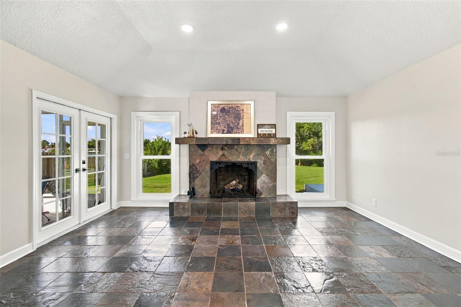 3021 W SITKA STREET, Tampa, FL 33614