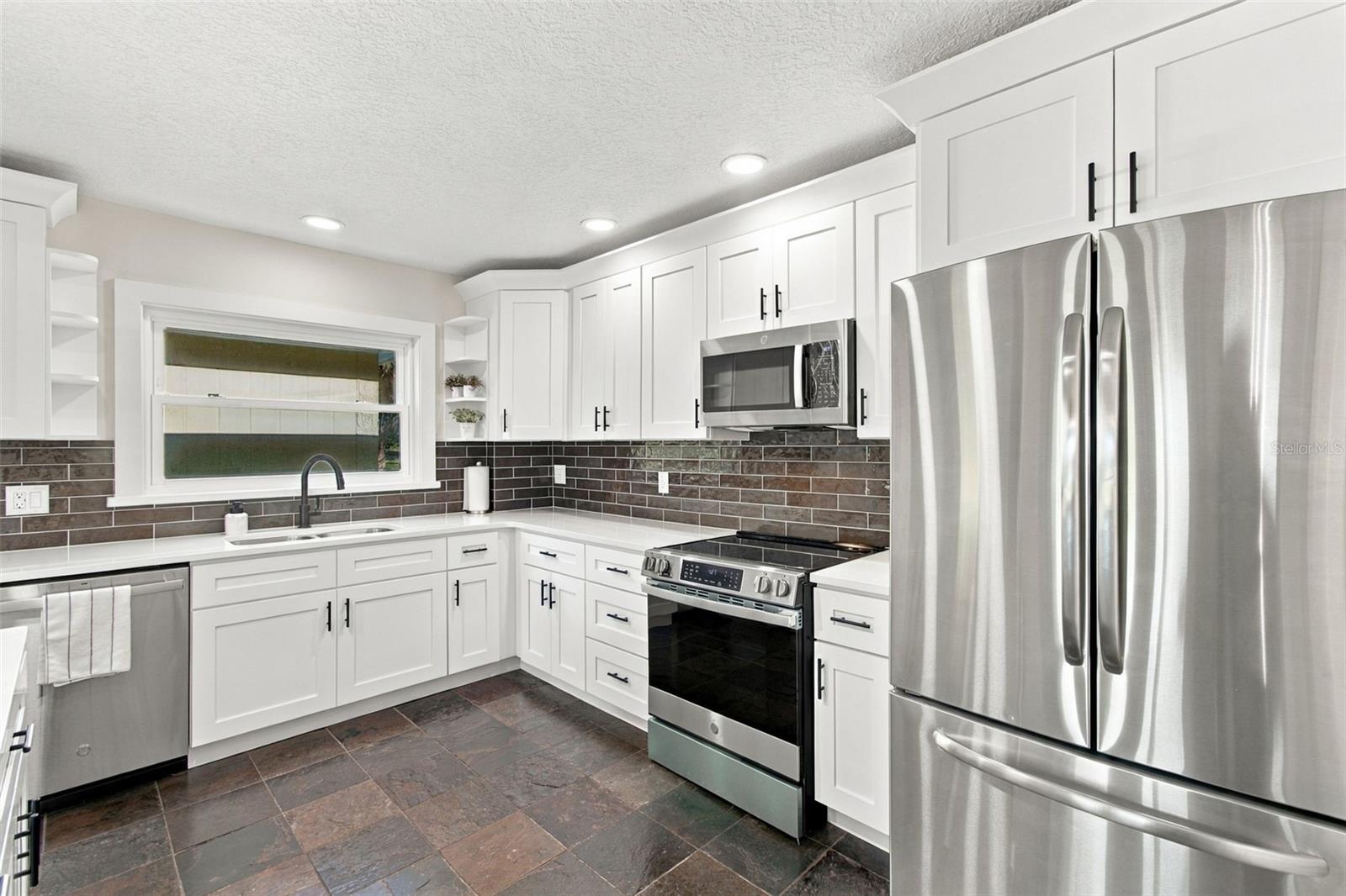 3021 W SITKA STREET, Tampa, FL 33614