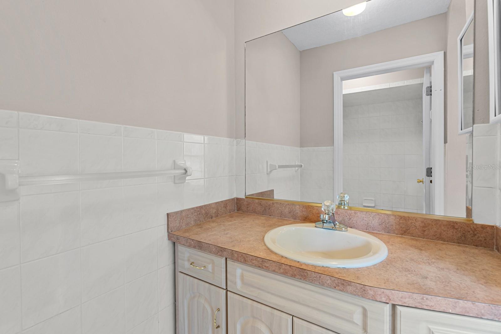 Guest vanity 3