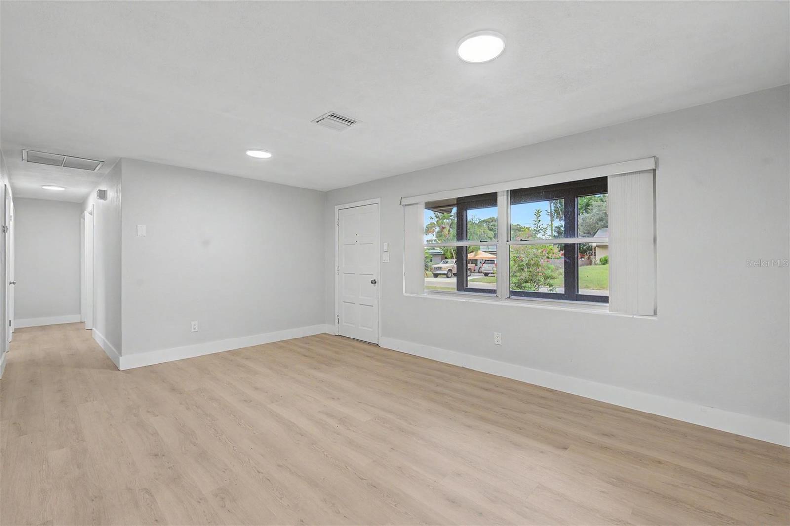 1073 KENWOOD DRIVE, Dunedin, FL 34698 1073 KENWOOD DRIVE, Dunedin, FL 34698