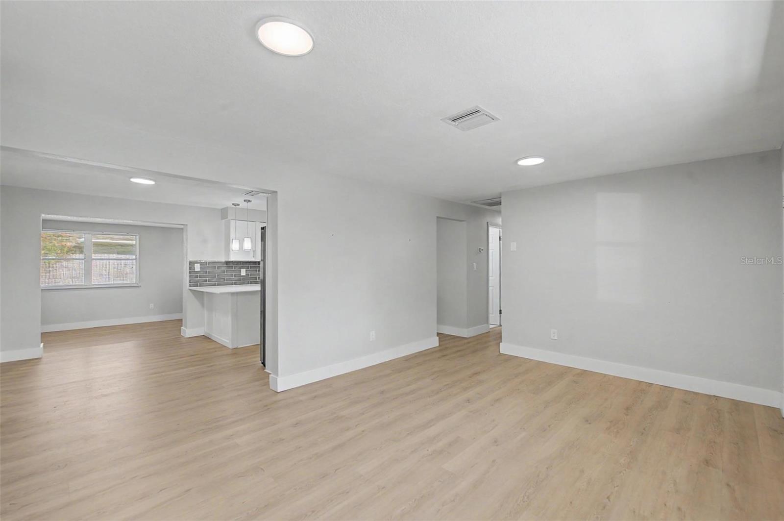 1073 KENWOOD DRIVE, Dunedin, FL 34698 1073 KENWOOD DRIVE, Dunedin, FL 34698