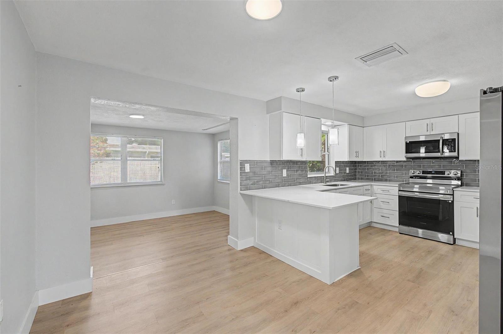 1073 KENWOOD DRIVE, Dunedin, FL 34698