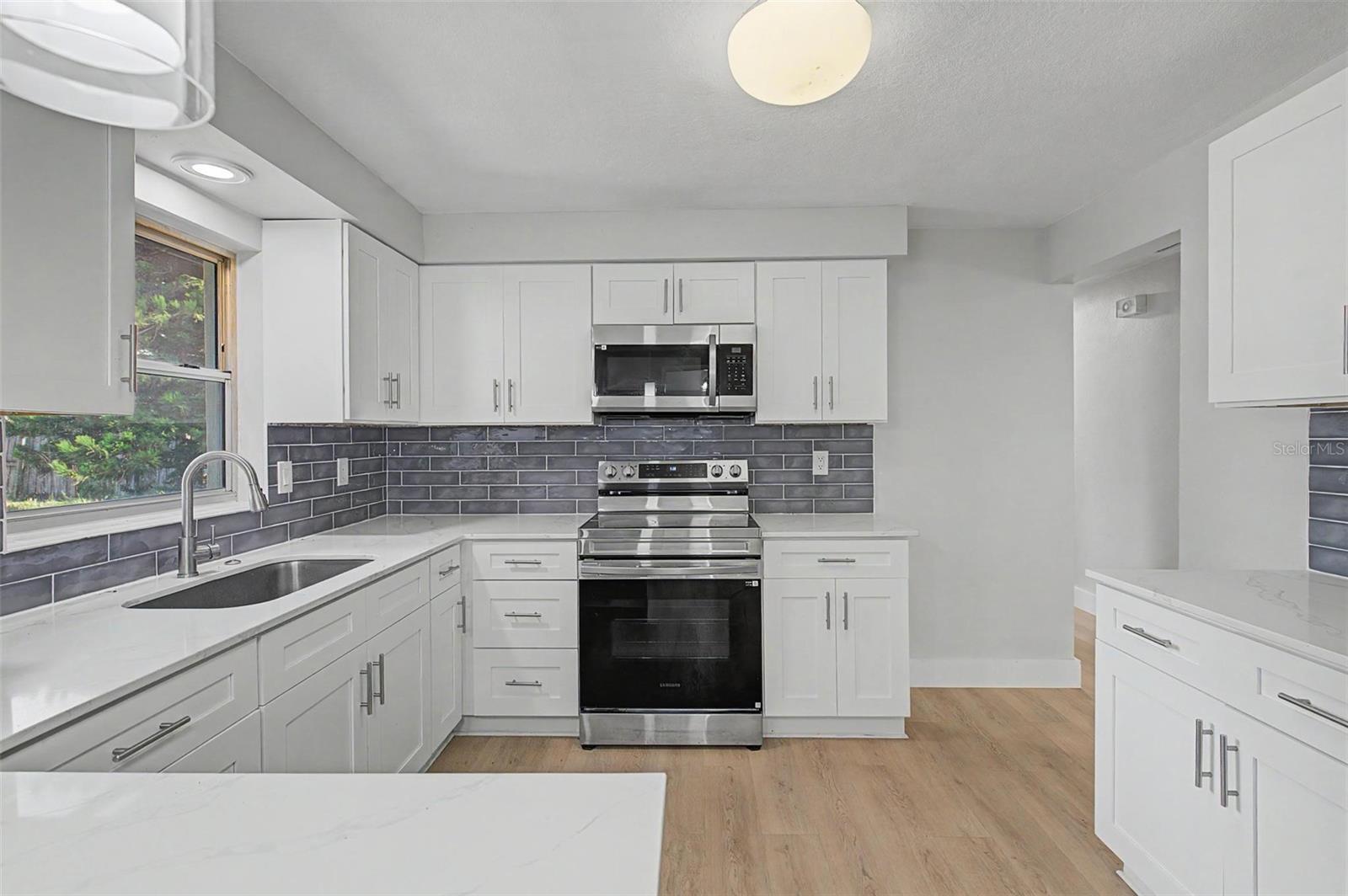 1073 KENWOOD DRIVE, Dunedin, FL 34698