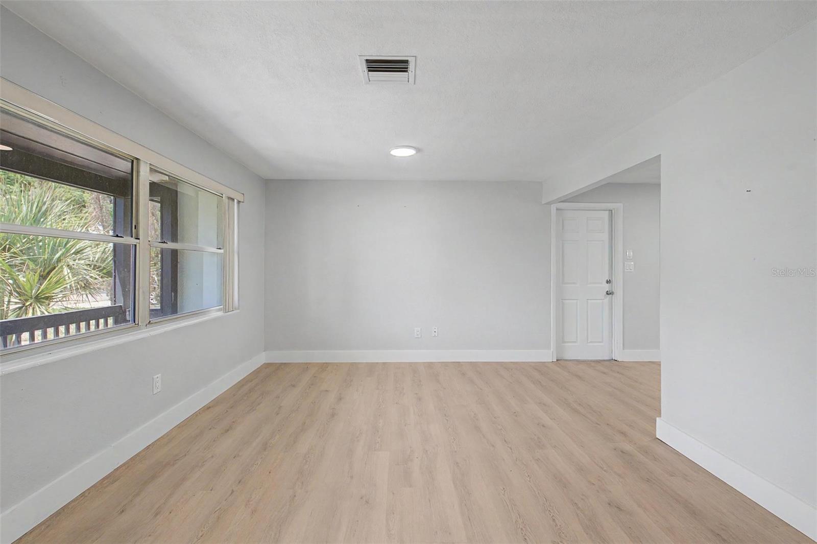 1073 KENWOOD DRIVE, Dunedin, FL 34698 1073 KENWOOD DRIVE, Dunedin, FL 34698