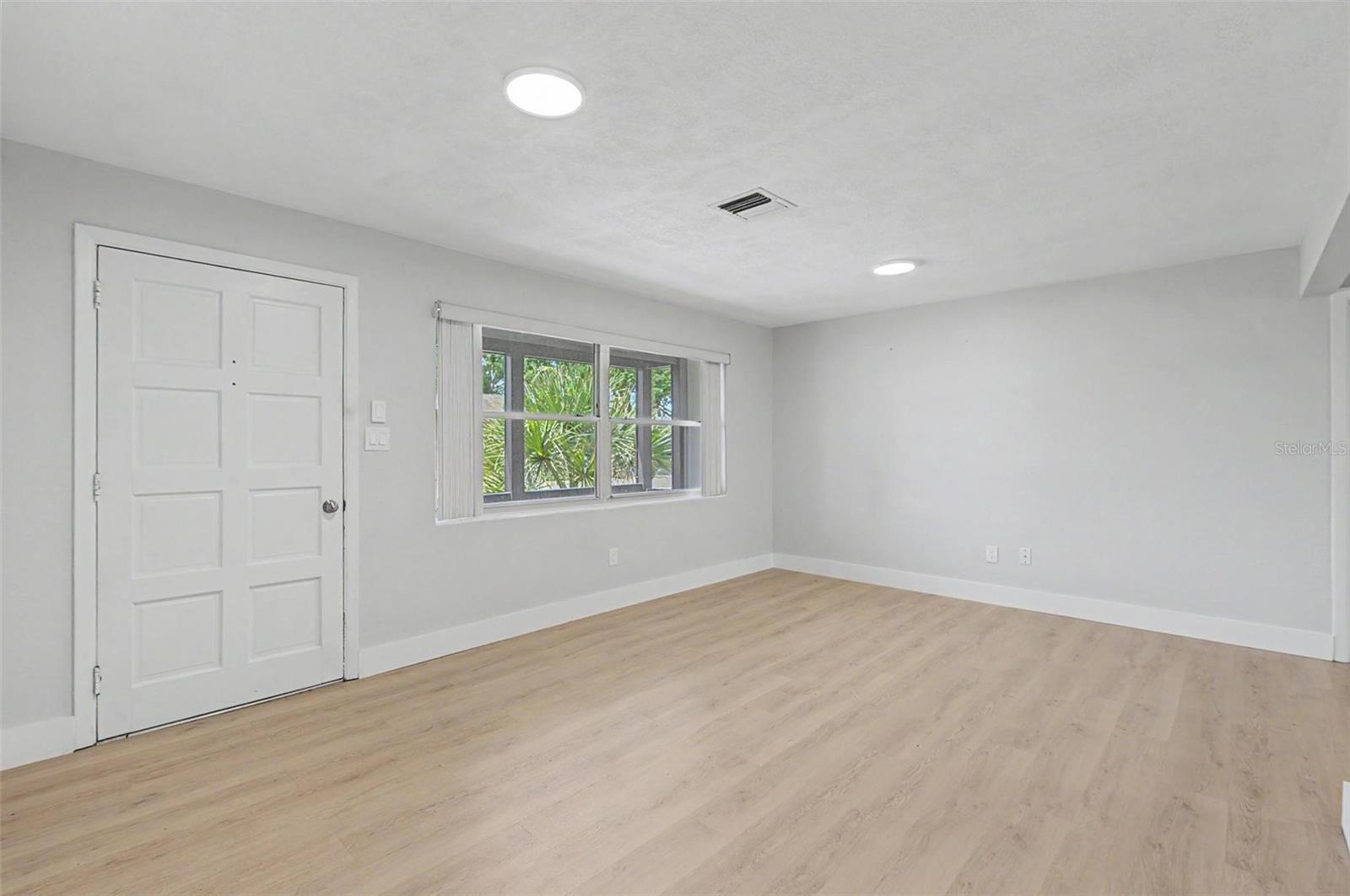 1073 KENWOOD DRIVE, Dunedin, FL 34698 1073 KENWOOD DRIVE, Dunedin, FL 34698