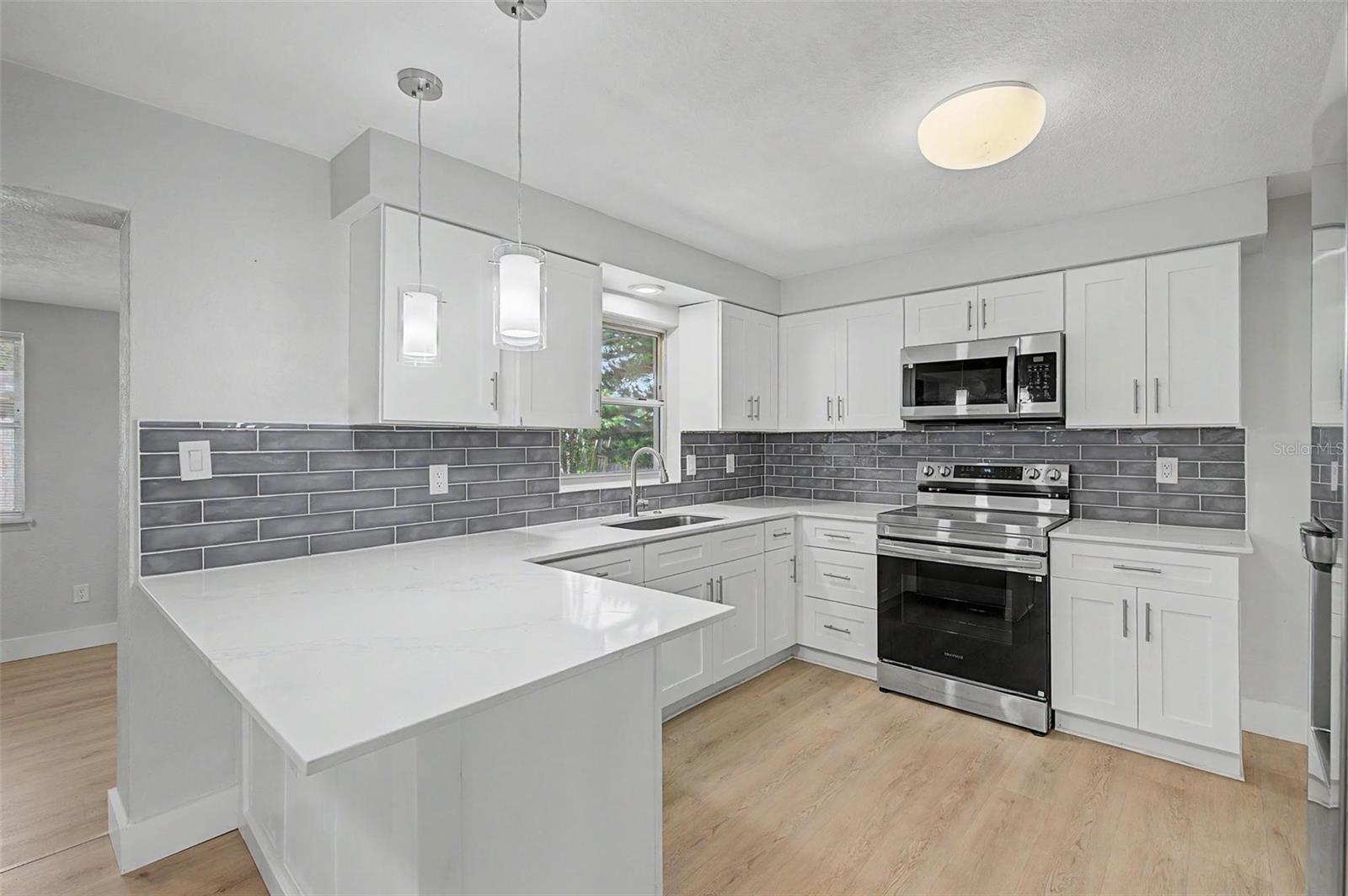 1073 KENWOOD DRIVE, Dunedin, FL 34698