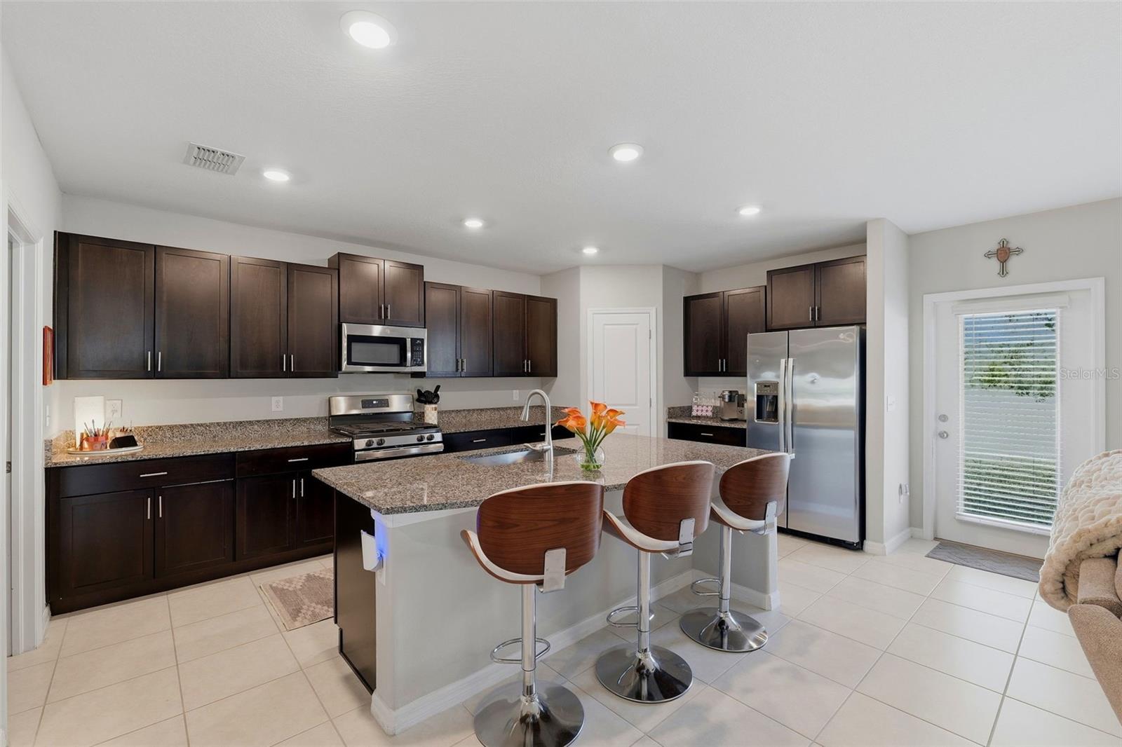 Kitchen with large island