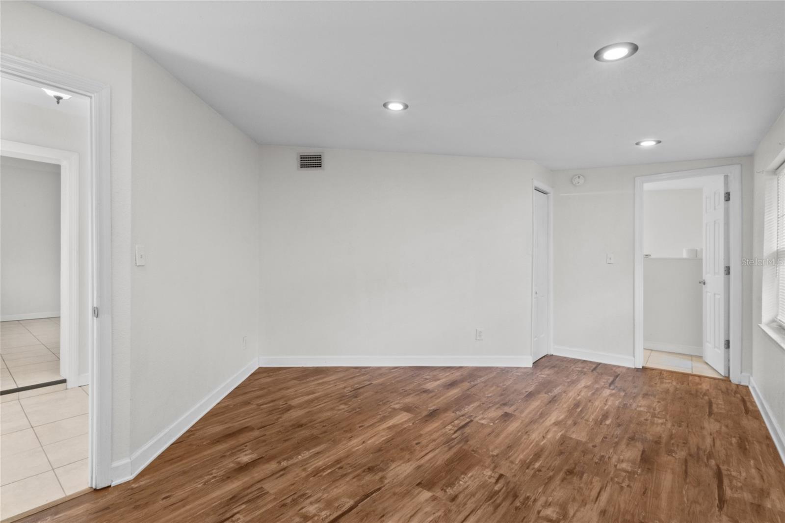 6711 DARTMOUTH AVENUE N, St Petersburg, FL 33710