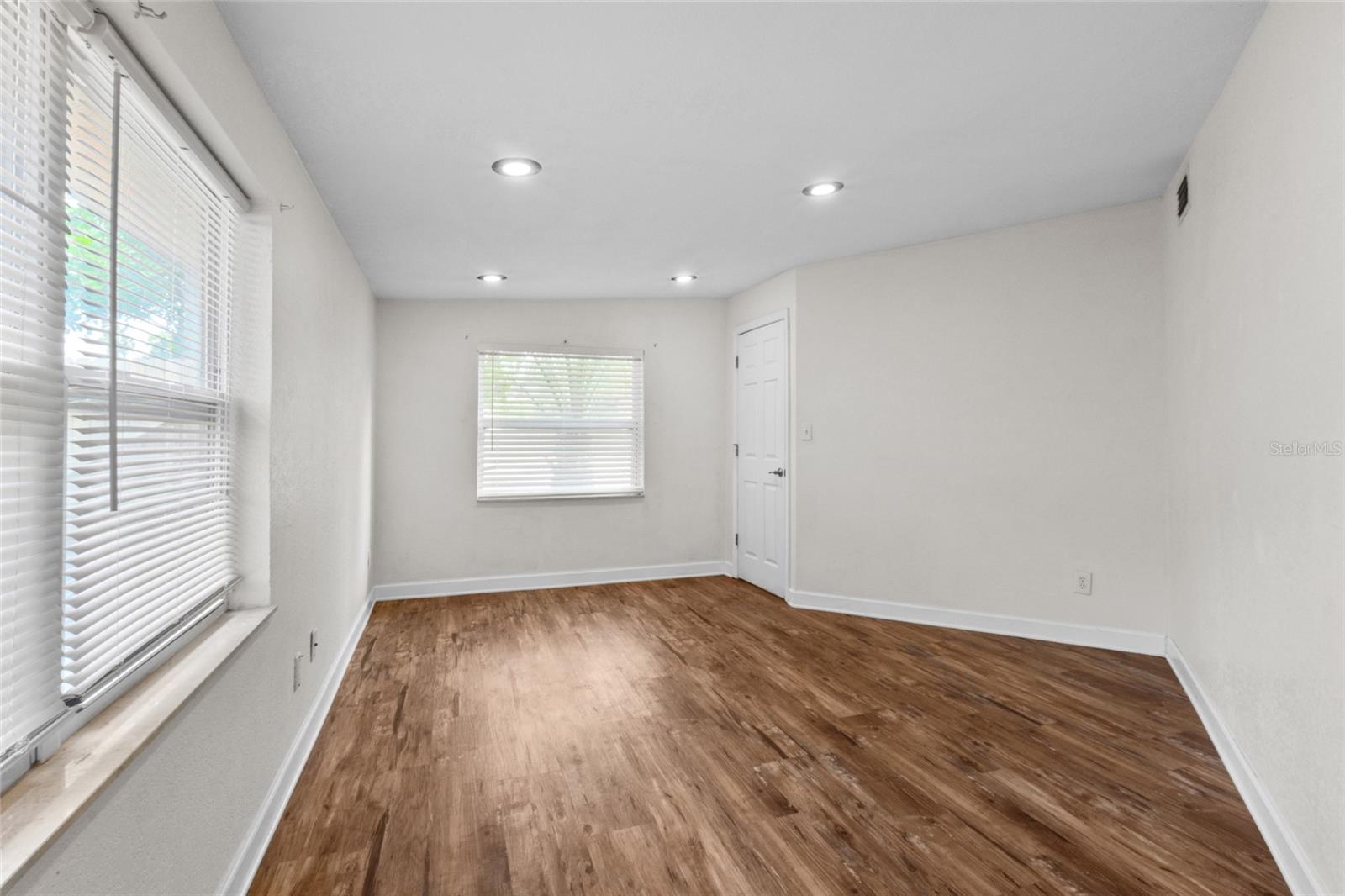 6711 DARTMOUTH AVENUE N, St Petersburg, FL 33710