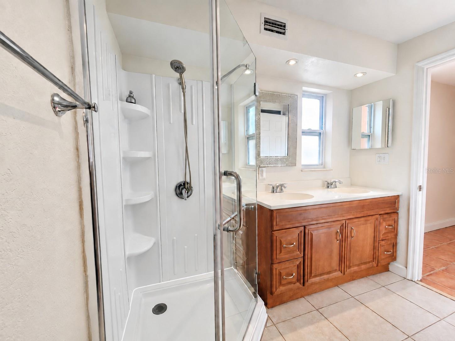 6711 DARTMOUTH AVENUE N, St Petersburg, FL 33710