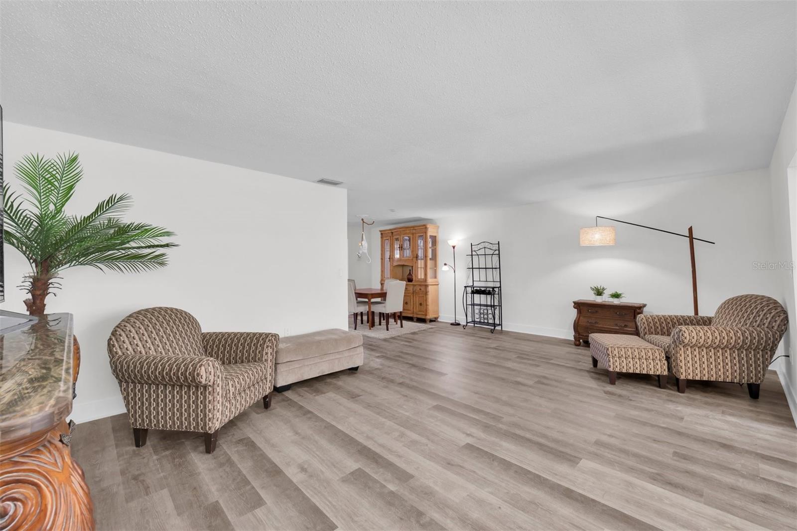 OPEN FLOORPLAN