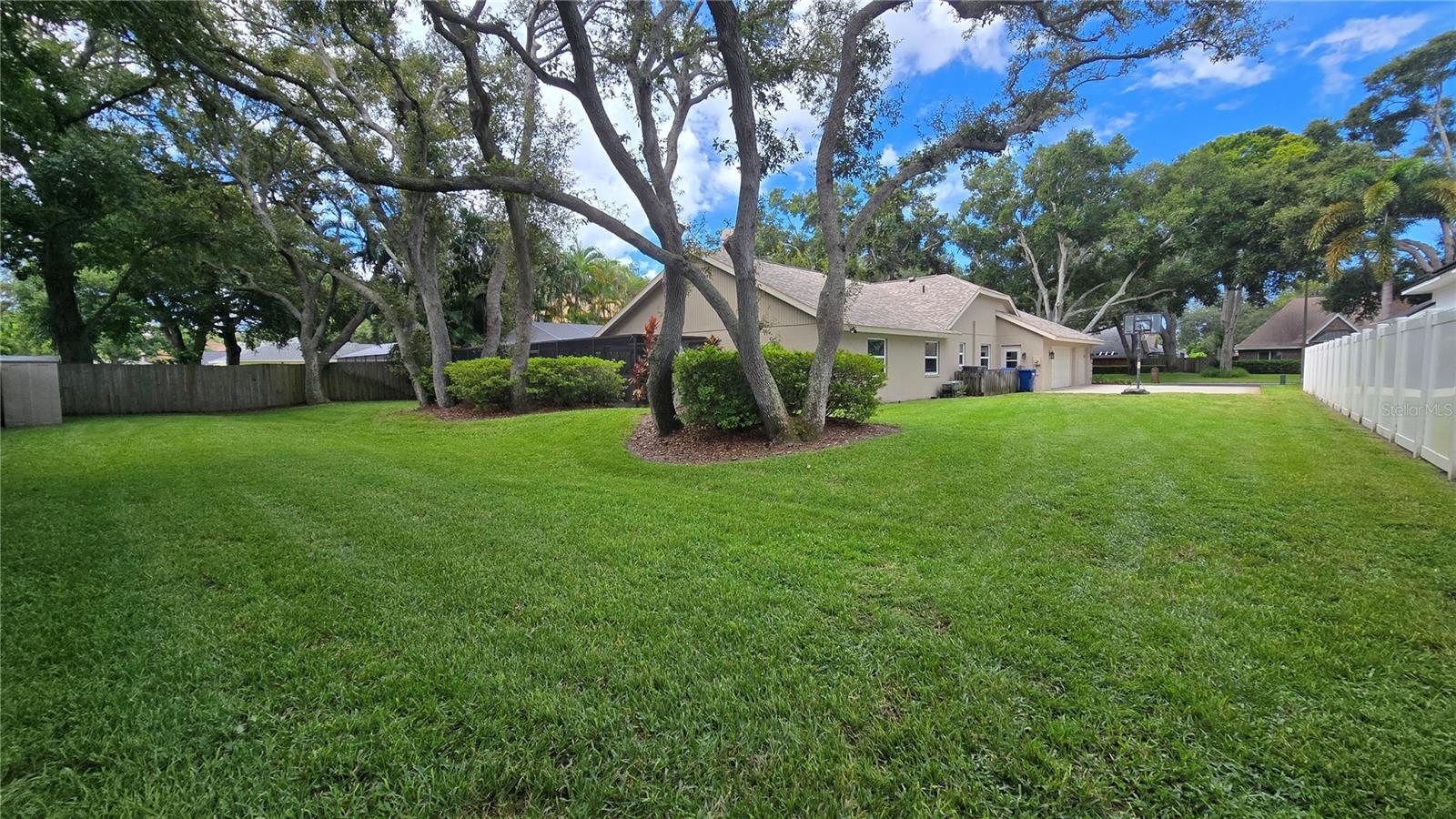 Huge lot with 0.39 acres with plenty of shade trees and a well groomed yard. Huge lot with 0.39 acres with plenty of shade trees and a well groomed yard.