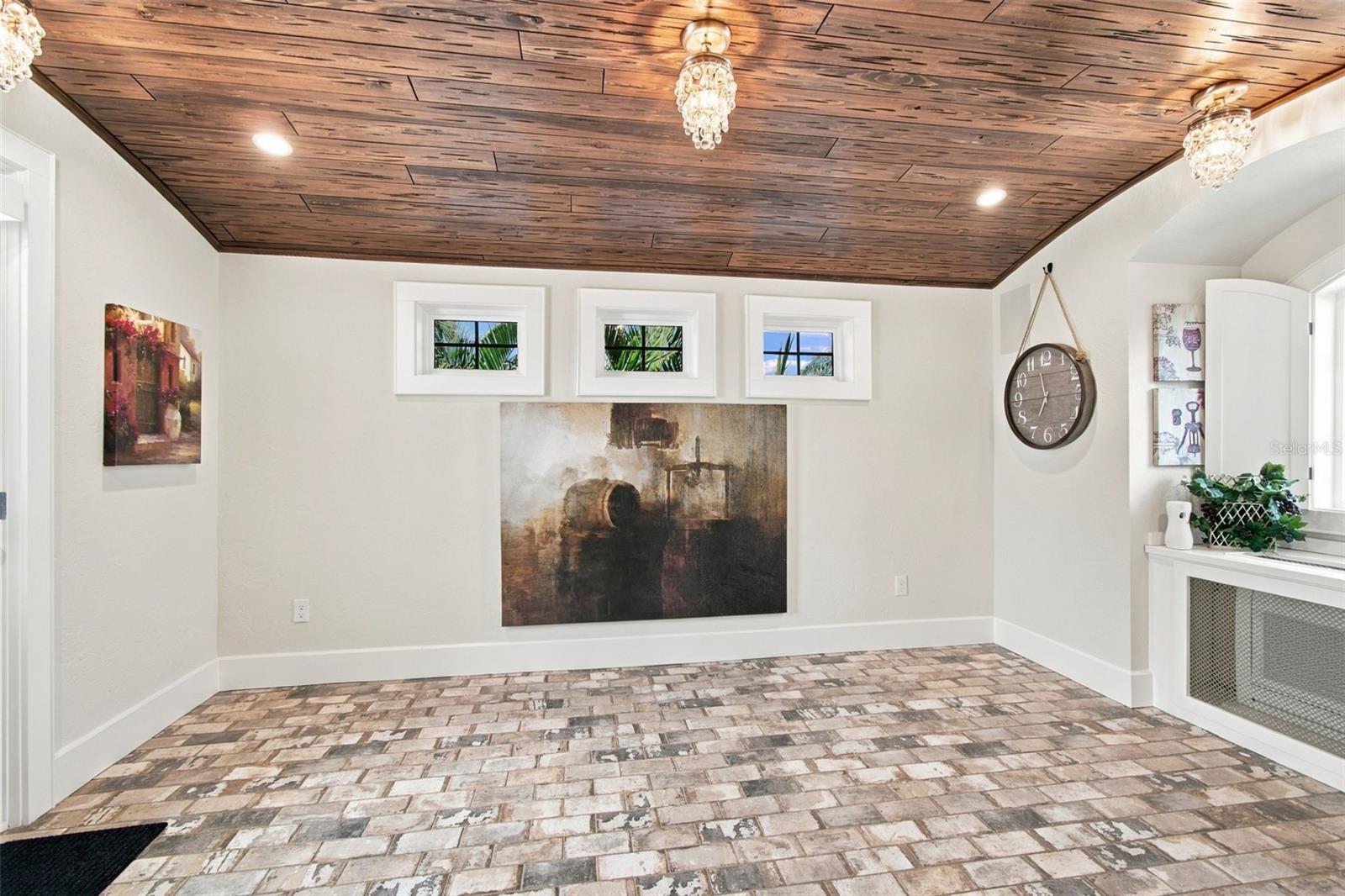 14 MARINA TERRACE, Treasure Island, FL 33706