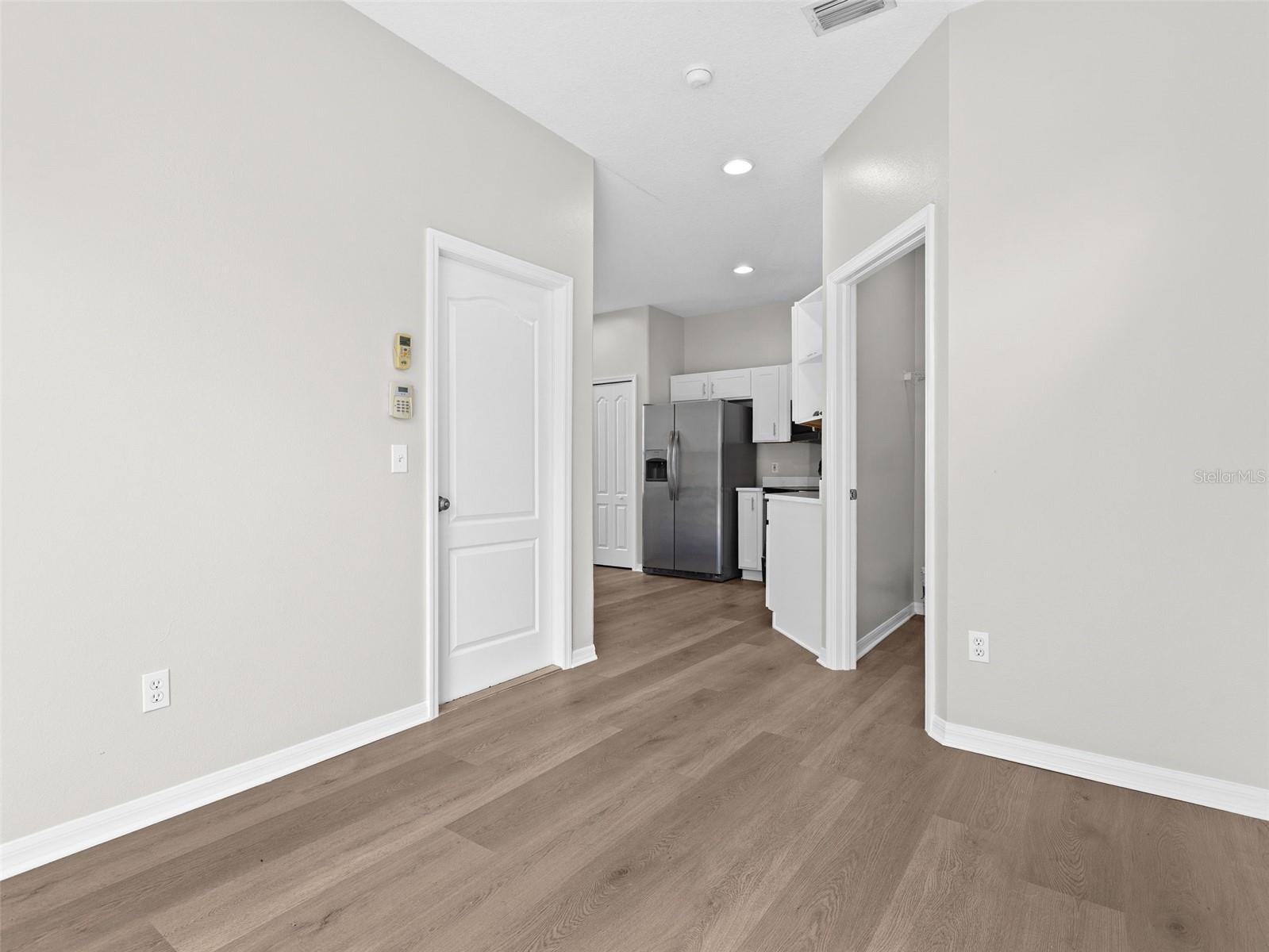 Entry to kitchen from dinette area