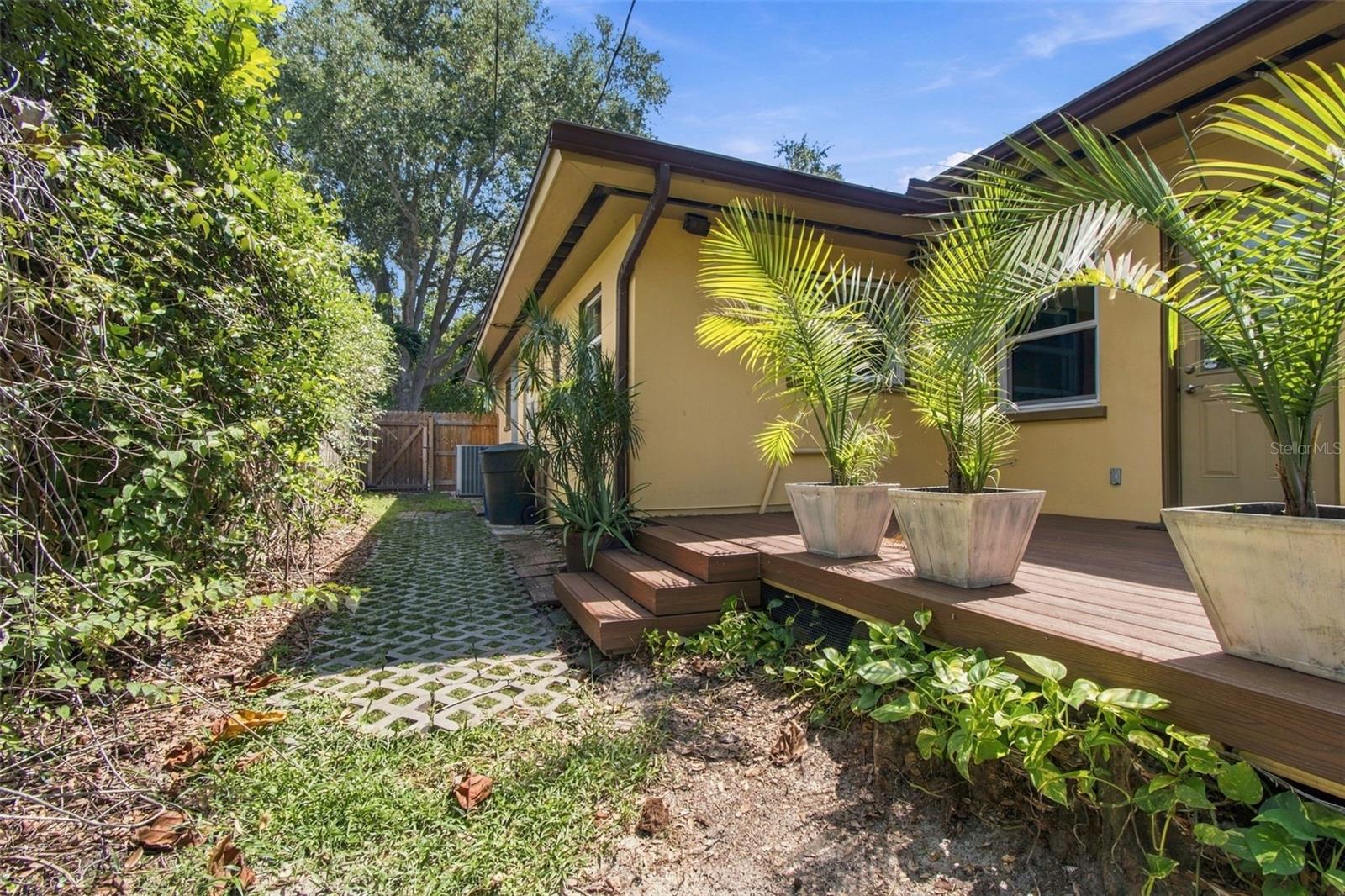 1612 SAN CHARLES DRIVE, Dunedin, FL 34698