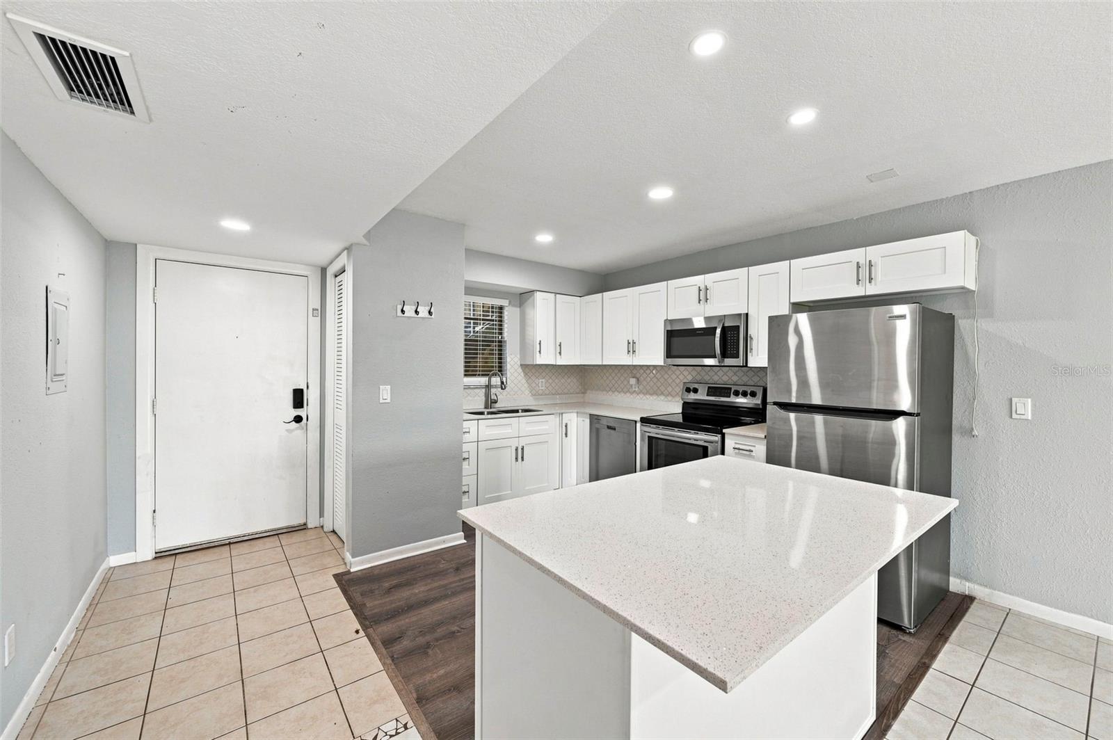 1000 TARPON WOODS BOULEVARD, #302, Palm Harbor, FL 34685