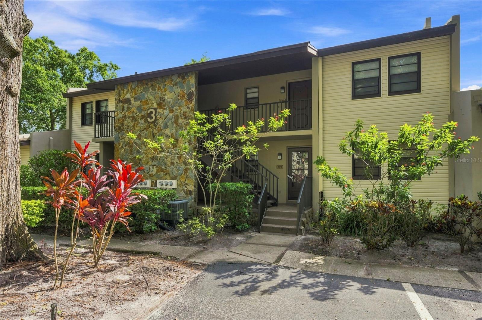 1000 TARPON WOODS BOULEVARD, #302, Palm Harbor, FL 34685