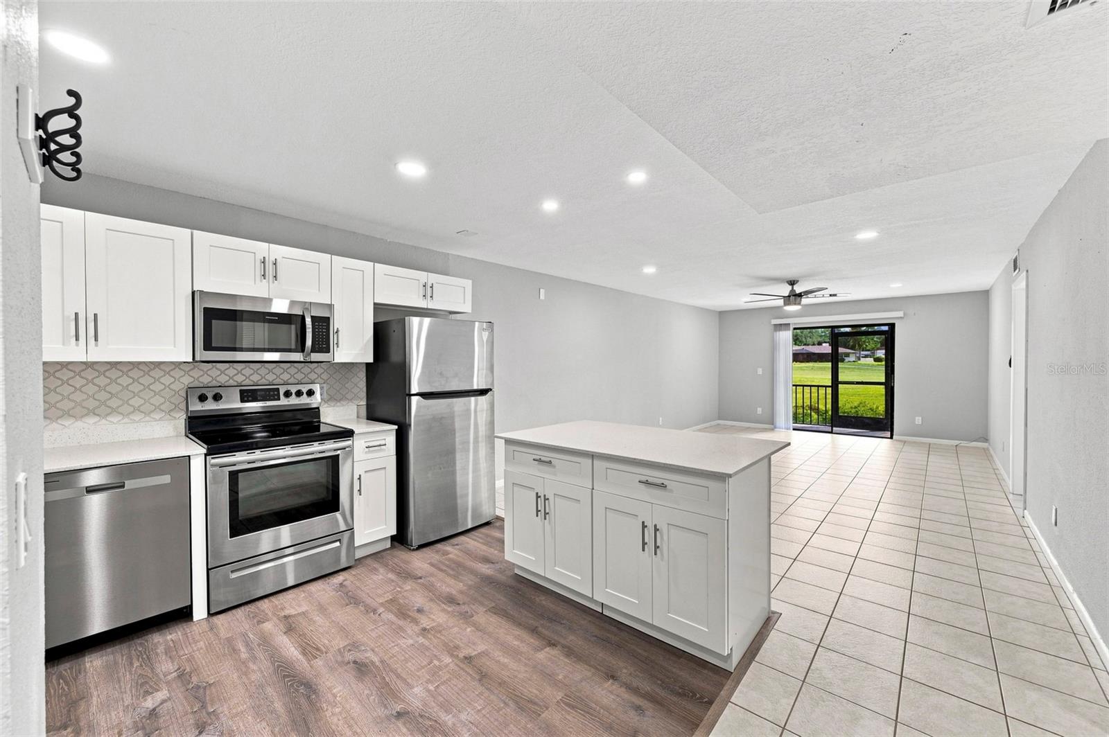 1000 TARPON WOODS BOULEVARD, #302, Palm Harbor, FL 34685