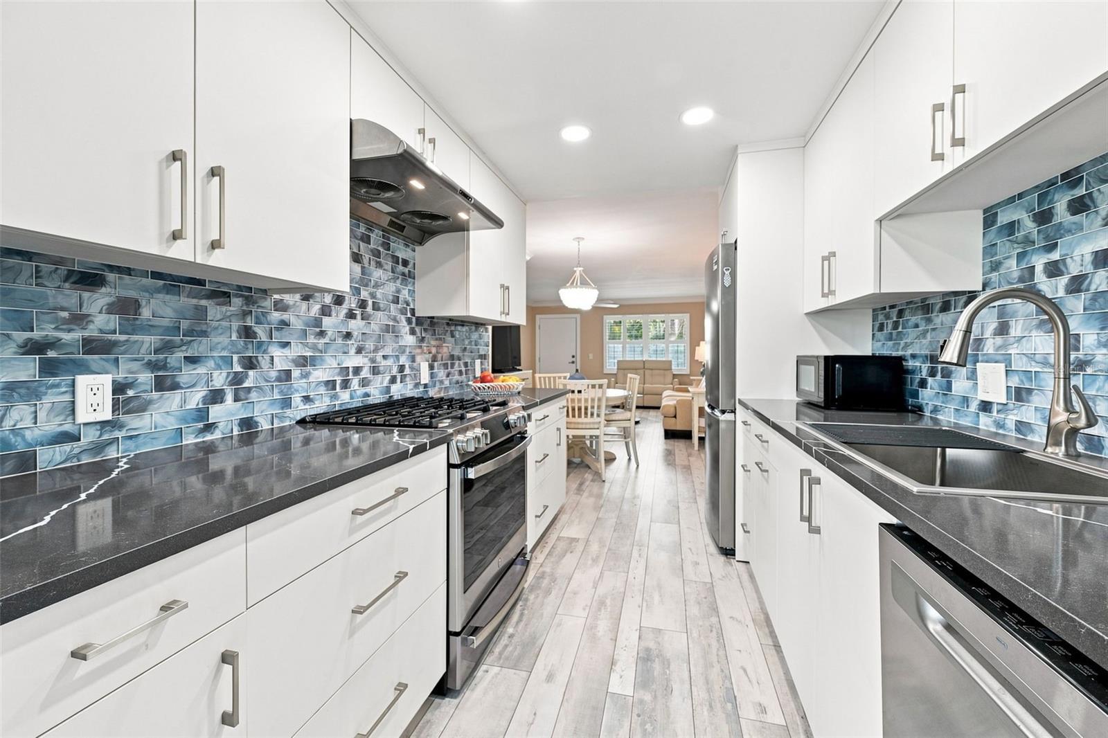Gas stove, and your gas is included in your monthly HOA Gas stove, and your gas is included in your monthly HOA
