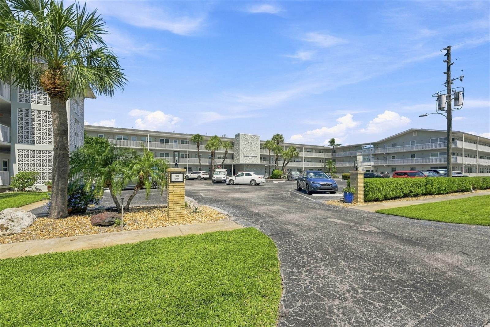 1898 SHORE DRIVE S, #208, South Pasadena, FL 33707