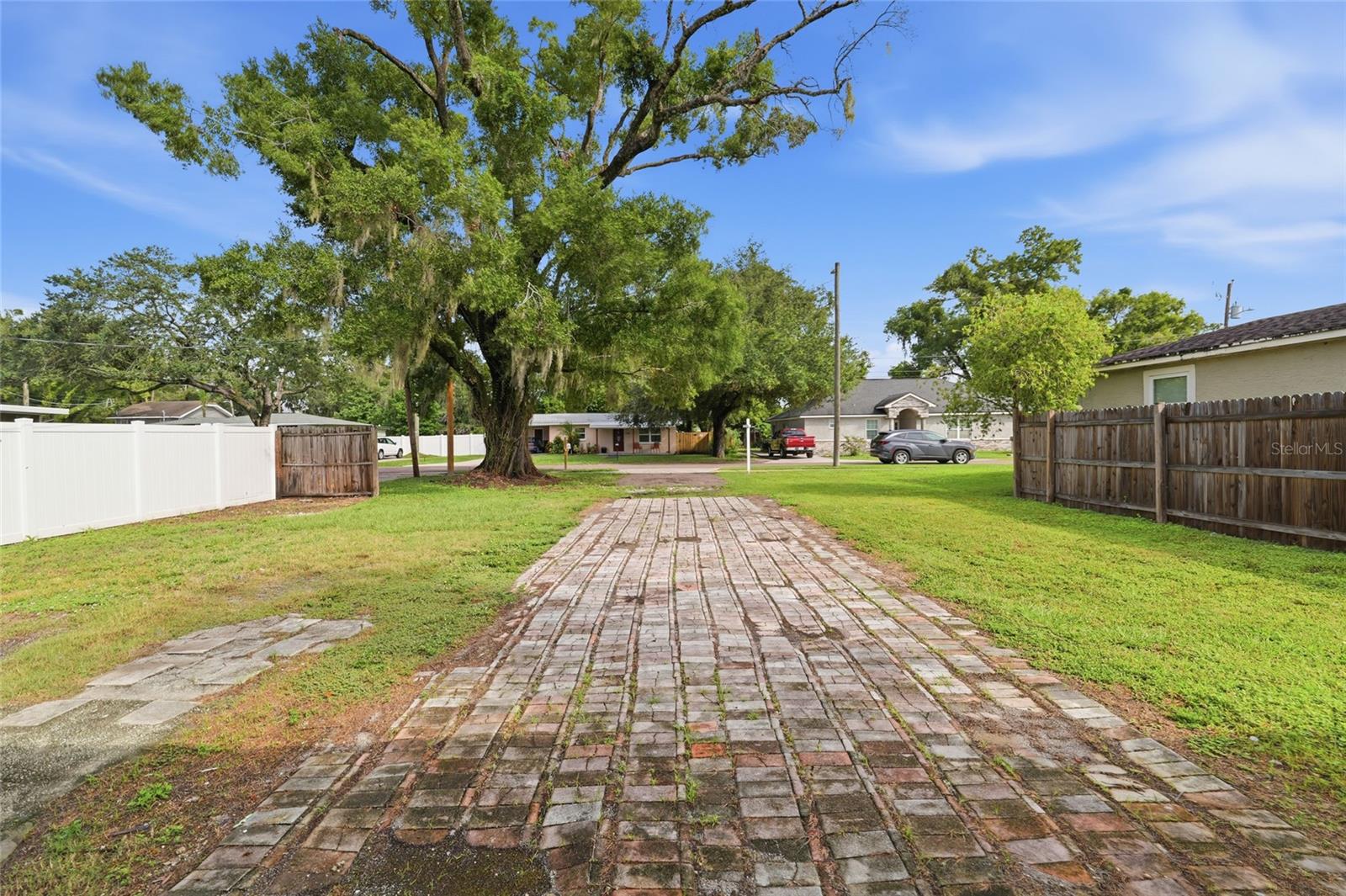 1707 E FRIERSON AVENUE, Tampa, FL 33610